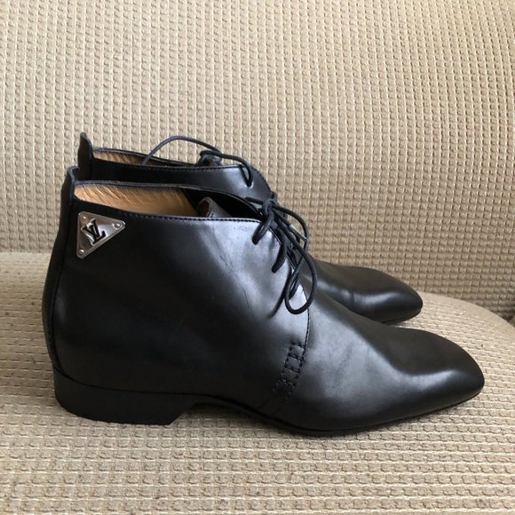 Louis Vuitton Women's Black Ankle Leather Boots. - Picture 1 of 16